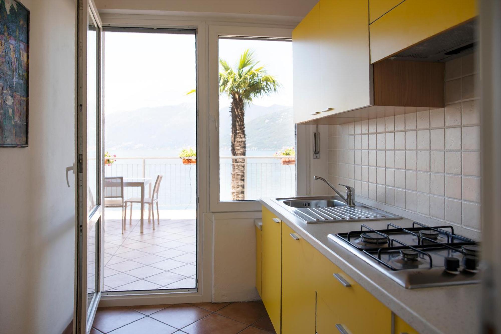 Charming Moment Di Villa Porta - Residenza Leonardo Luino Bagian luar foto