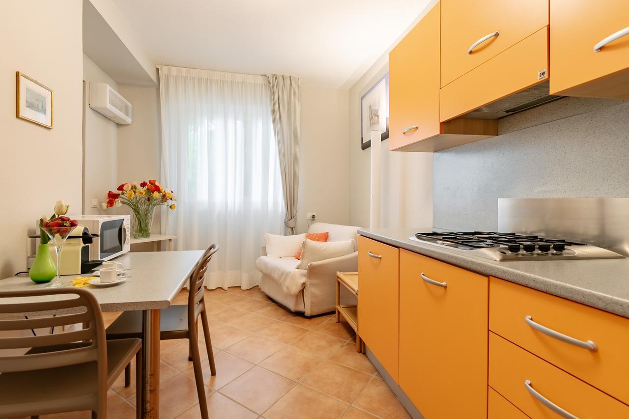 Charming Moment Di Villa Porta - Residenza Leonardo Luino Bagian luar foto