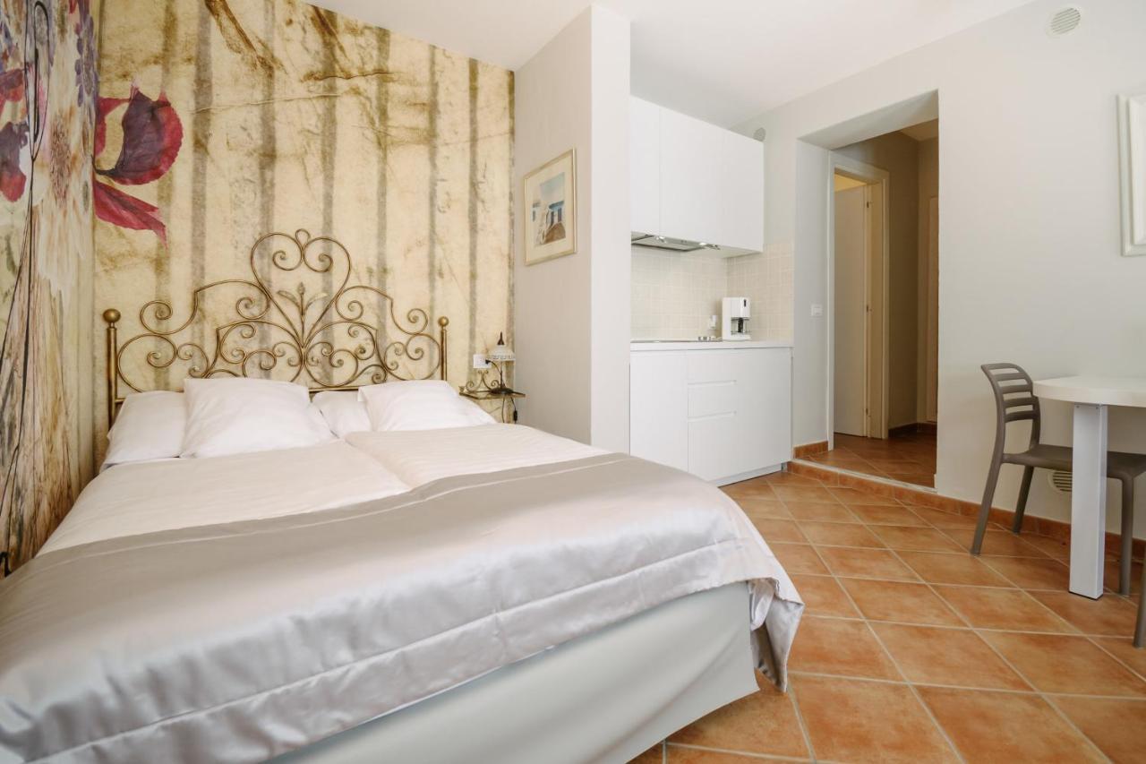 Charming Moment Di Villa Porta - Residenza Leonardo Luino Bagian luar foto